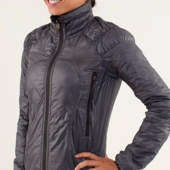 Lululemon Black and Grey Reversible light Puffer Quilted Activewear Jacket - Picture 4 of 14
